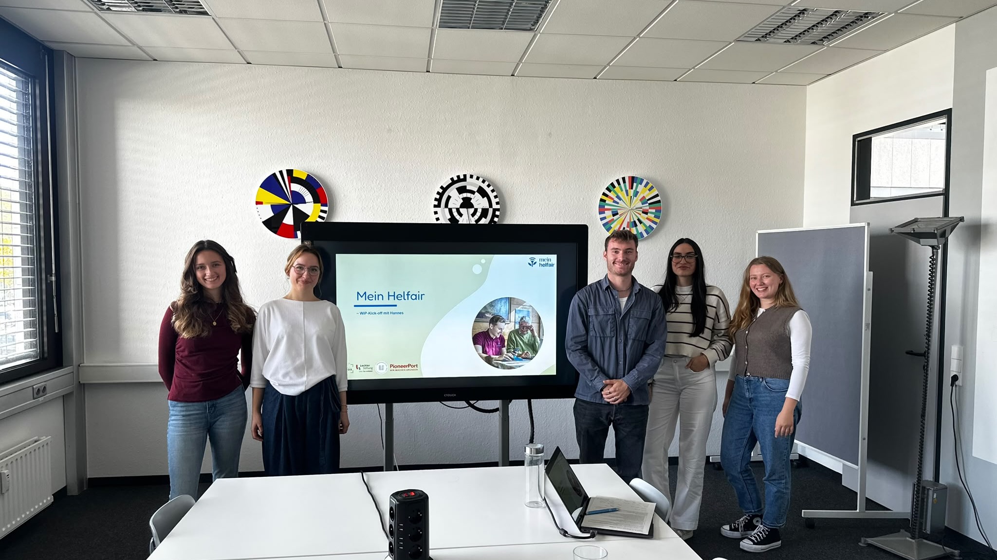 Unsere Projektgruppe beim ersten Austausch mit Mein Helfair