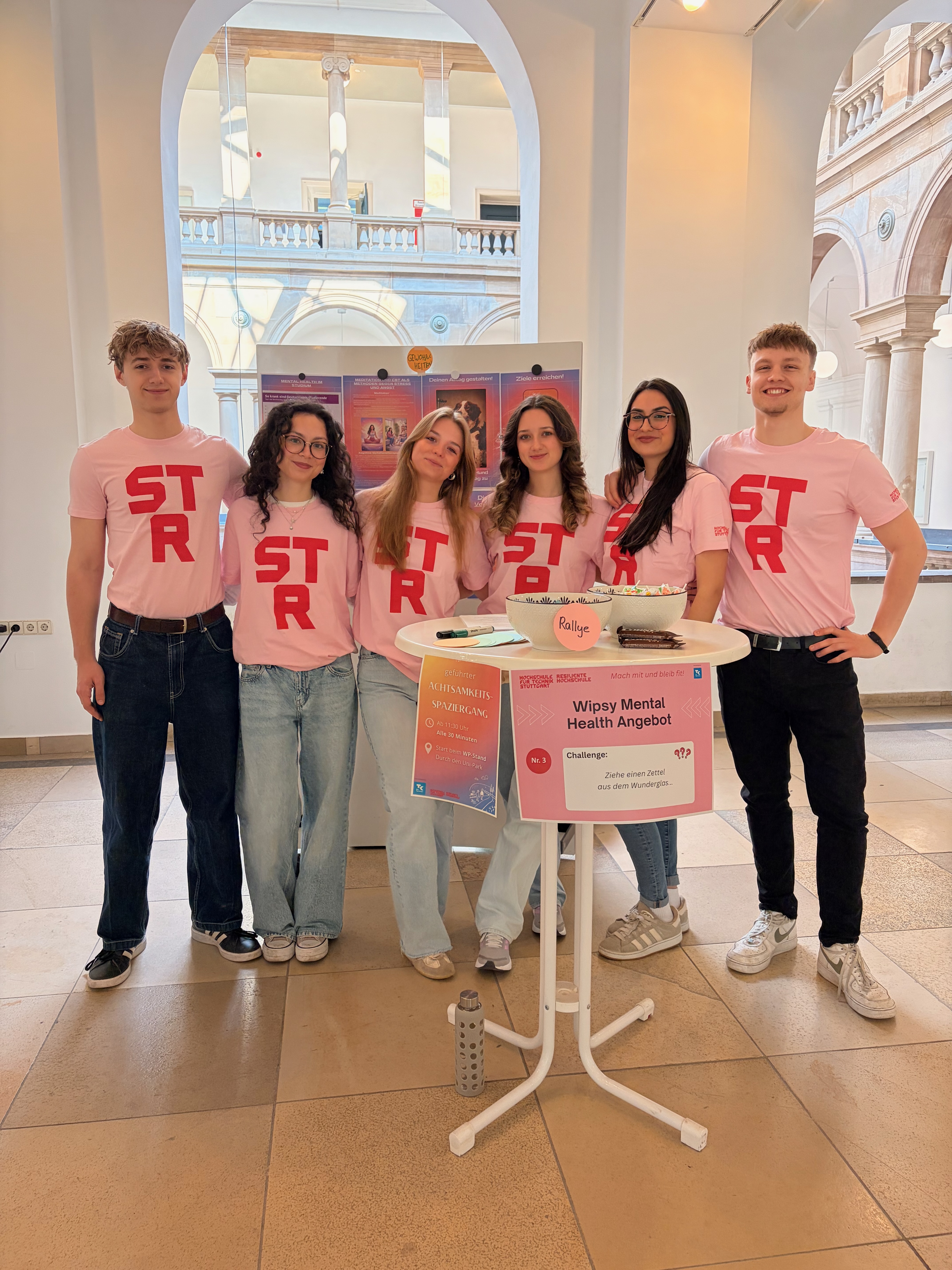 Unser Team am Messestand zur mentalen Gesundheit beim Gesundheitstag der HFT Stuttgart